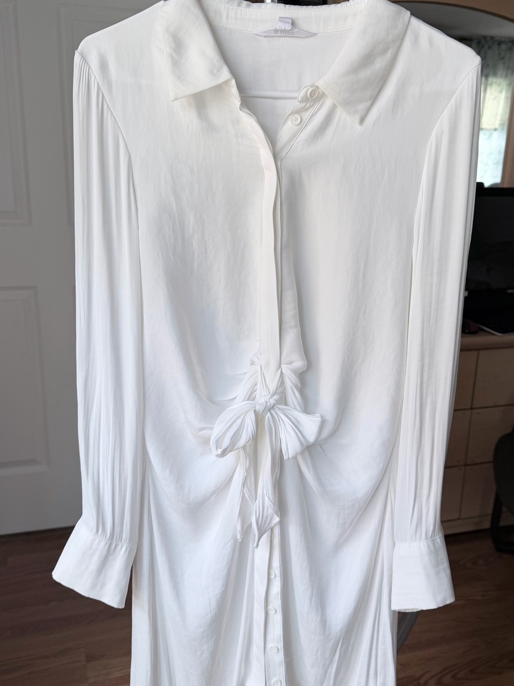 BB Dakota White Long-Sleeve Button-Down Tie-Front Shirt